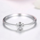 Srebrny Pierścionek Kwiatuszek z Cyrkoniami