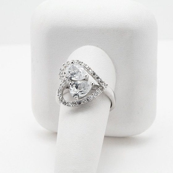 Pierścionek Srebrny Serce z Białymi Cyrkoniami