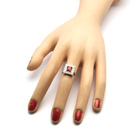 Srebrny Pieścionek Kwadratowy z Rubinową Cyrkonią