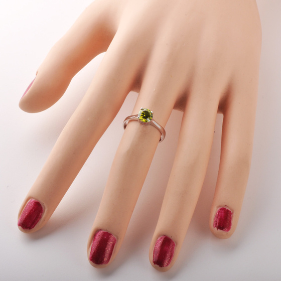 Srebrny Pierścionek z Oliwkową Cyrkonią