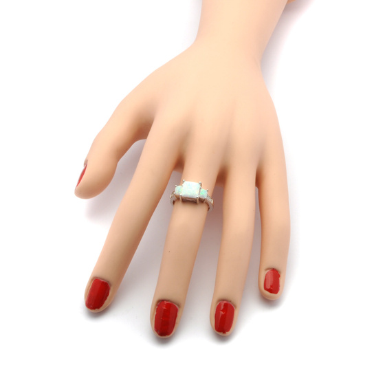 Pierścionek Srebrny z Białym Opalem i Cyrkoniami