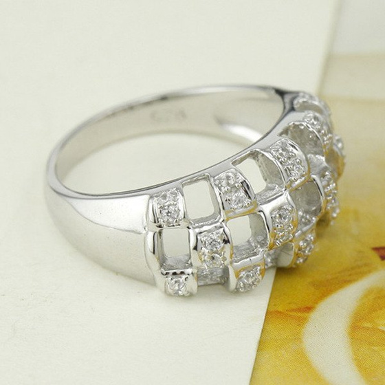 Srebrna Obrączka Wysadzana Cyrkoniami