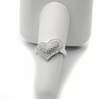 Pierścionek Srebrny Serce z Białymi Kamieniami