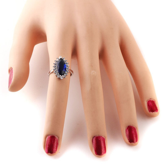 Srebrny Pierścionek z Szafirowym Kamieniem