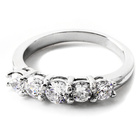 Srebrny Pierścionek z Bezbarwnymi Cyrkoniami