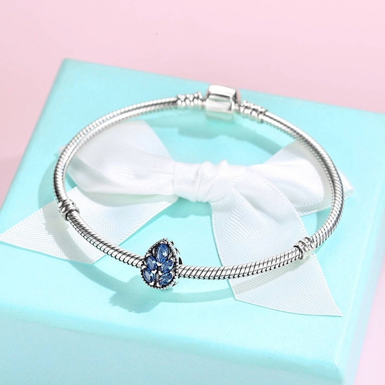 Srebrna Zawieszka z Szafirowymi Cyrkoniami